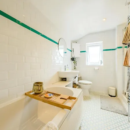 Raymend Road Two Bedroom Flat In Bedminster * بريستول