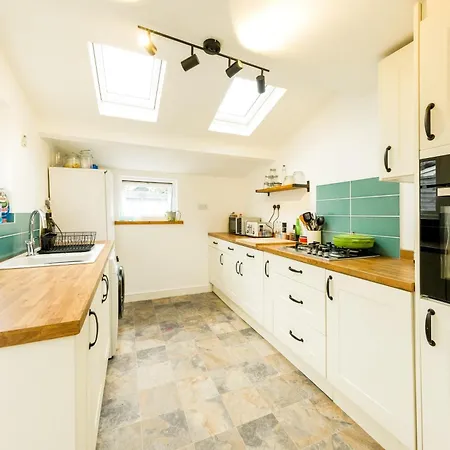 Raymend Road Two Bedroom Flat In Bedminster بريستول